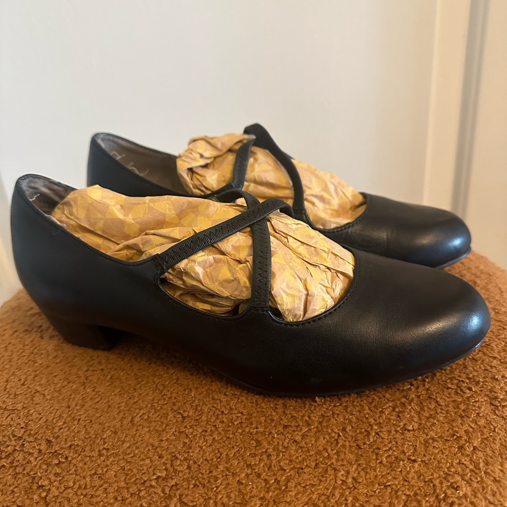 Aetrex Black Leather Mary Jane heels ‎ with Strap and Rounded Toe